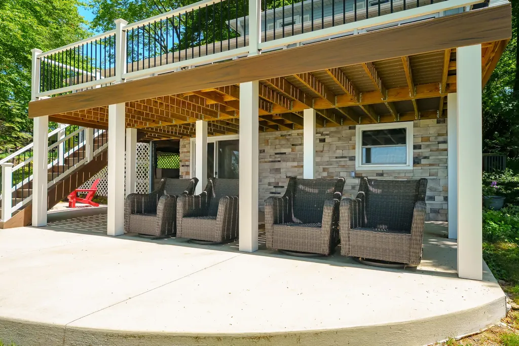 959 Beechwood Point Drive Hope Township MI 49046