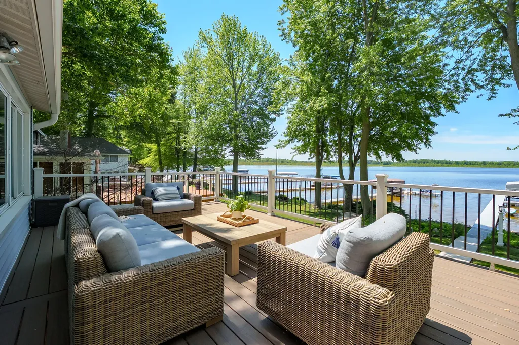 959 Beechwood Point Drive Hope Township MI 49046