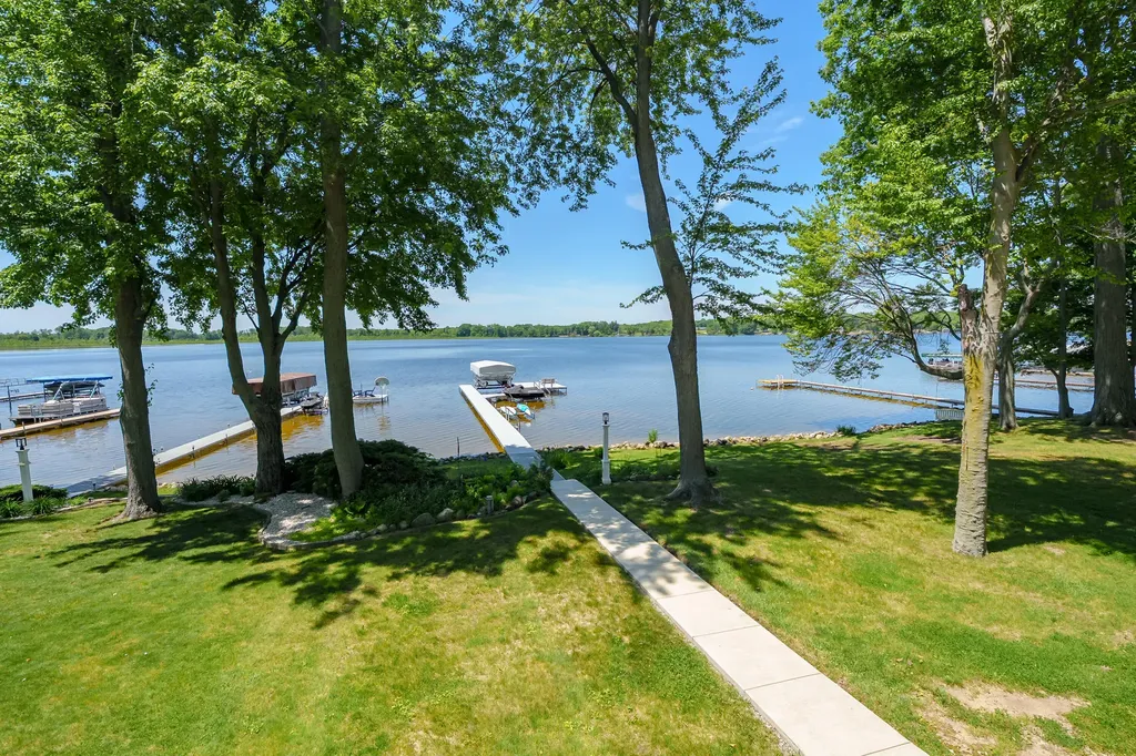 959 Beechwood Point Drive Hope Township MI 49046