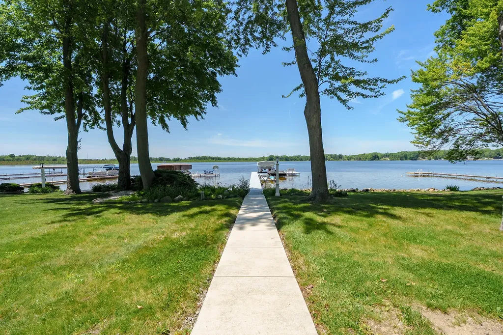 959 Beechwood Point Drive Hope Township MI 49046