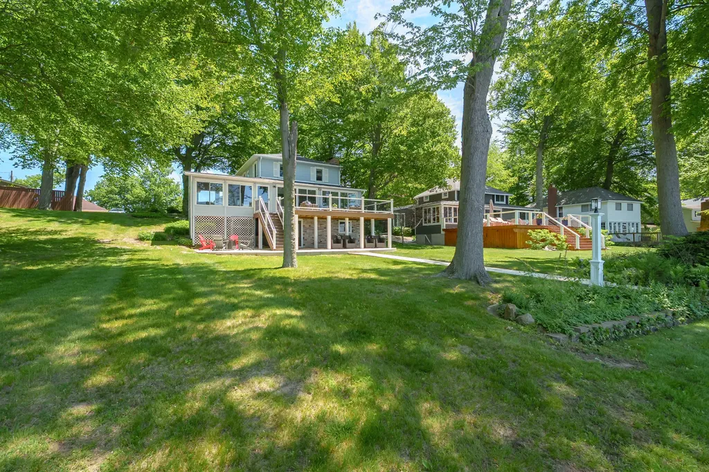 959 Beechwood Point Drive Hope Township MI 49046