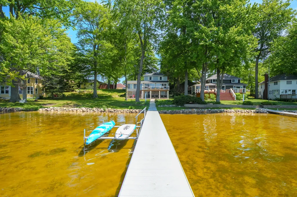 959 Beechwood Point Drive Hope Township MI 49046