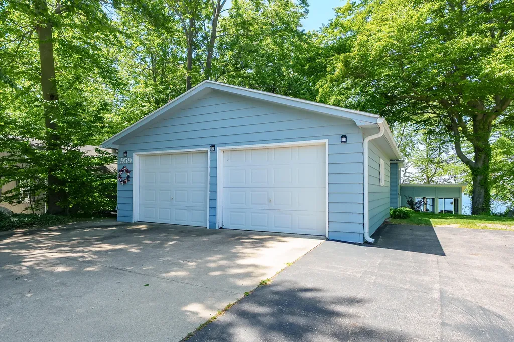 959 Beechwood Point Drive Hope Township MI 49046