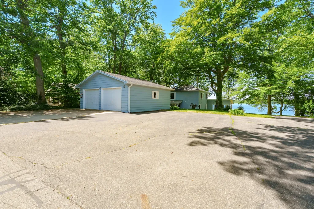 959 Beechwood Point Drive Hope Township MI 49046