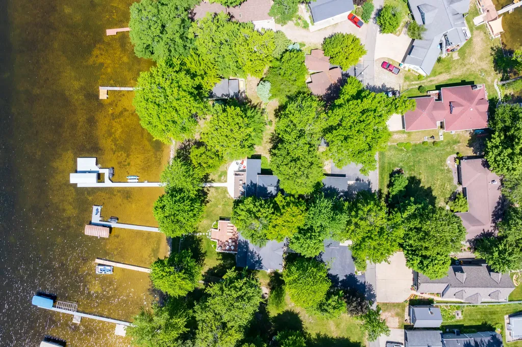 959 Beechwood Point Drive Hope Township MI 49046