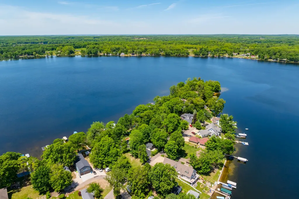 959 Beechwood Point Drive Hope Township MI 49046