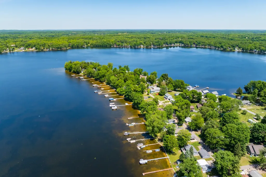 959 Beechwood Point Drive Hope Township MI 49046
