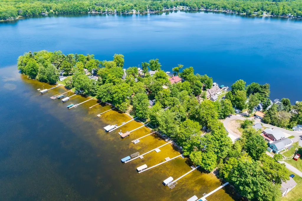 959 Beechwood Point Drive Hope Township MI 49046
