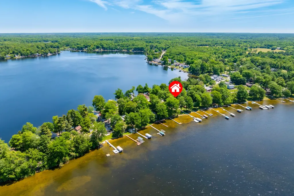 959 Beechwood Point Drive Hope Township MI 49046