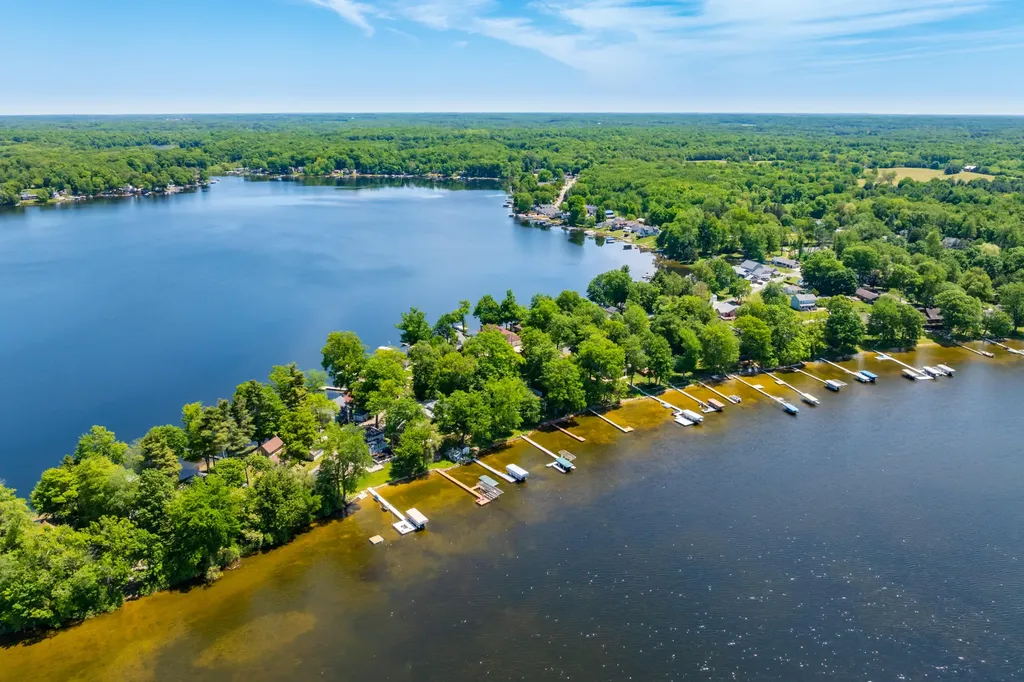 959 Beechwood Point Drive Hope Township MI 49046