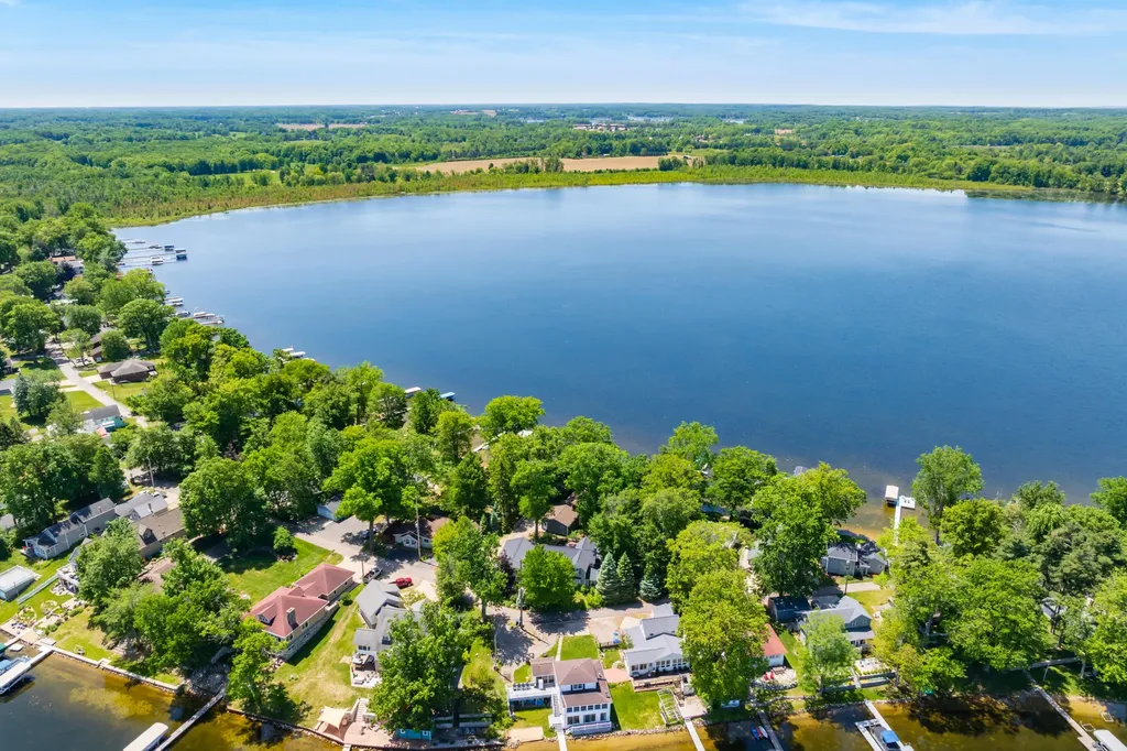 959 Beechwood Point Drive Hope Township MI 49046