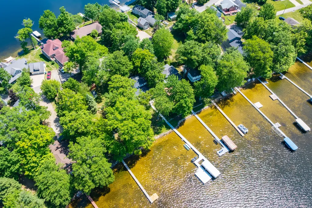 959 Beechwood Point Drive Hope Township MI 49046