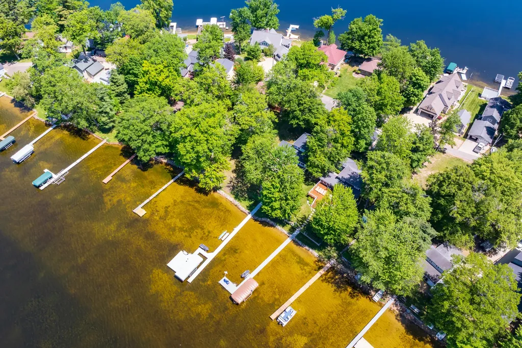 959 Beechwood Point Drive Hope Township MI 49046