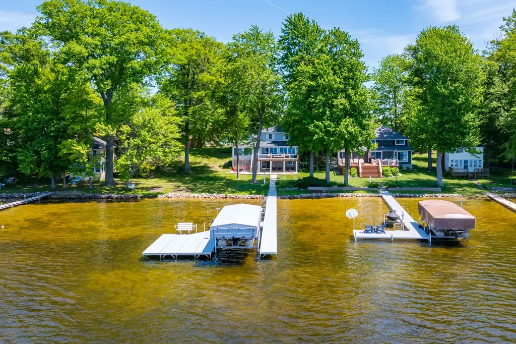 959 Beechwood Point Drive Hope Township MI 49046