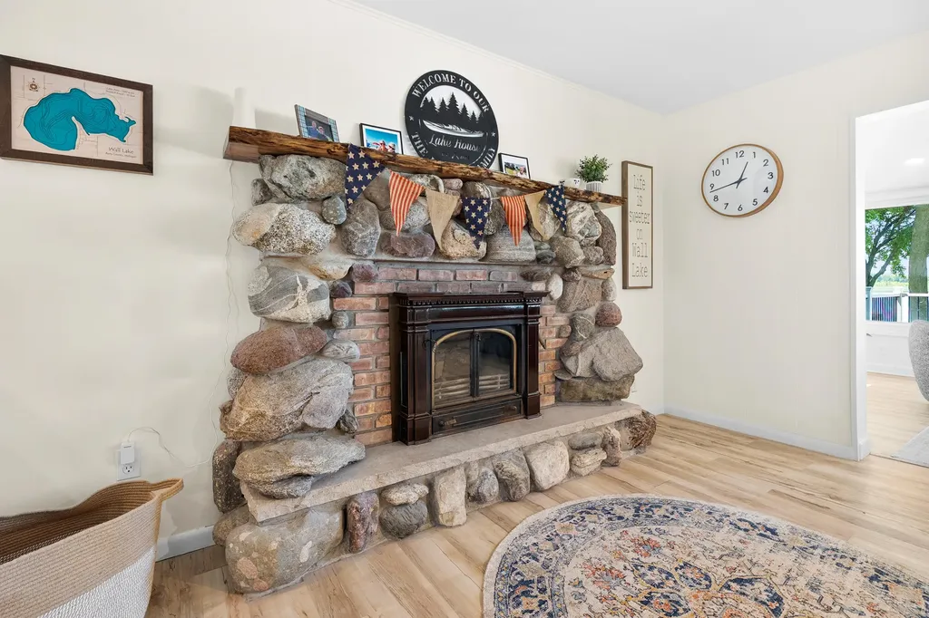 959 Beechwood Point Drive Hope Township MI 49046