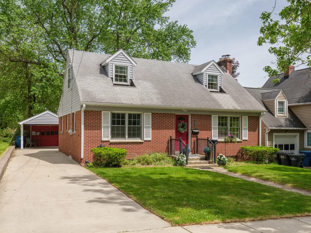 1927 Indiana Street Kalamazoo City MI 49008