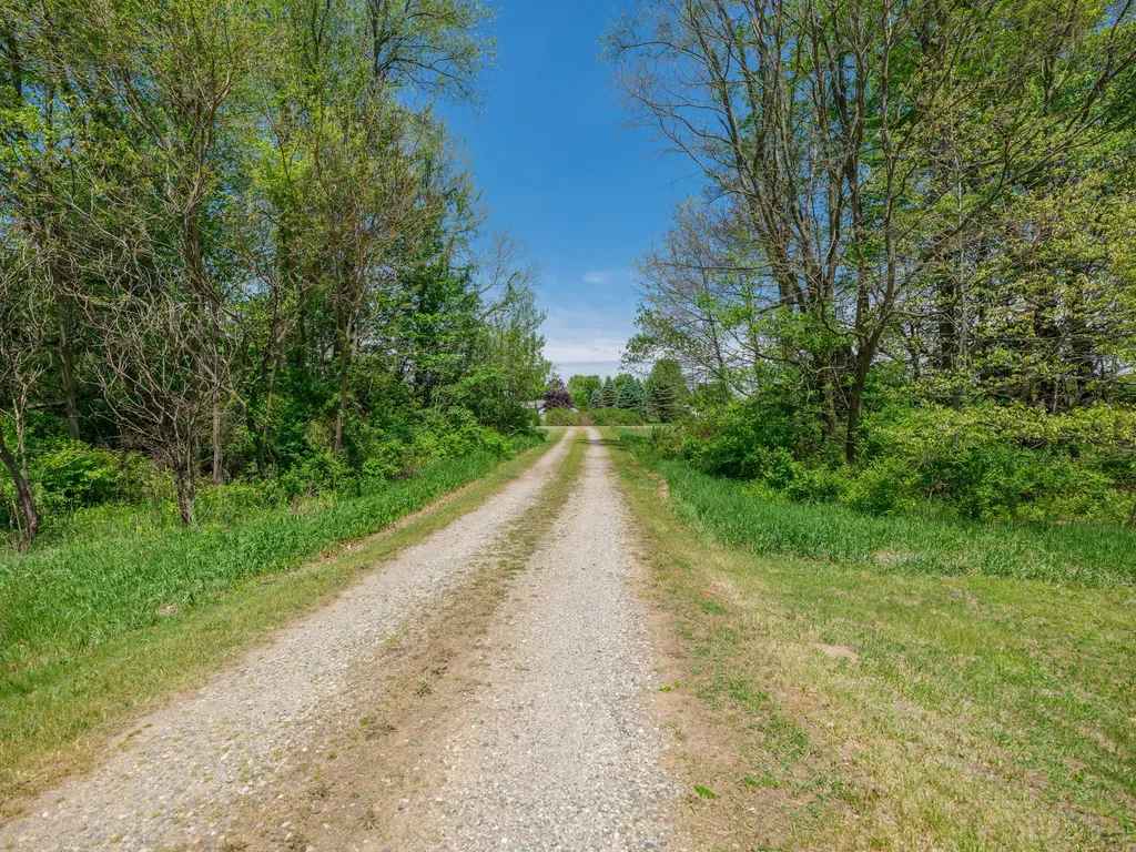 1042 Hunter Ridge Bedford Charter Township MI 49017