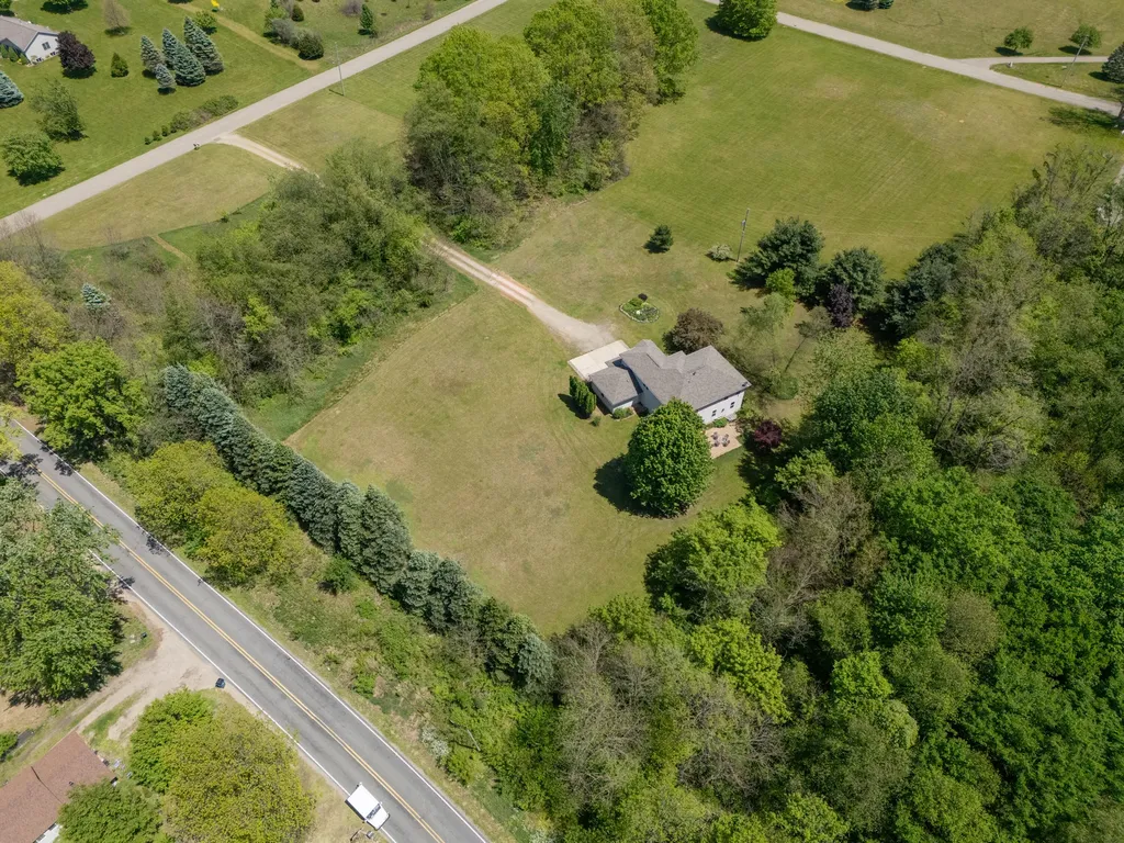1042 Hunter Ridge Bedford Charter Township MI 49017