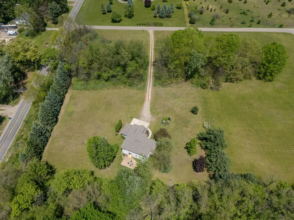 1042 Hunter Ridge Bedford Charter Township MI 49017