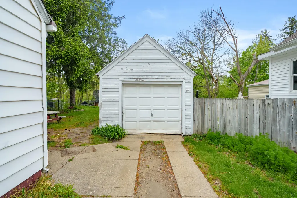 915 Sheridan Drive Kalamazoo City MI 49001