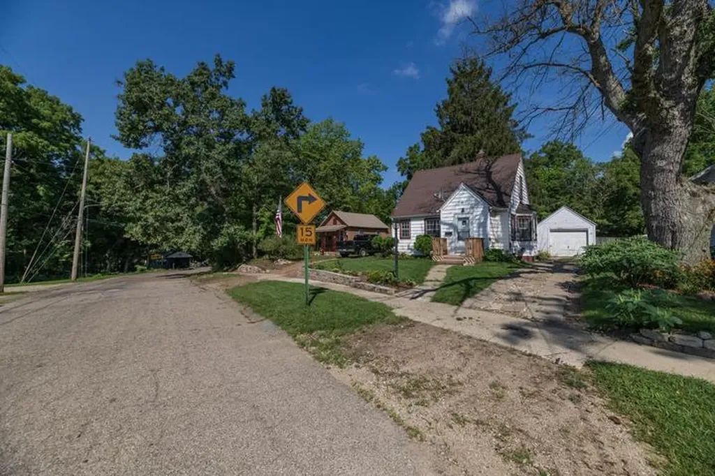 915 Sheridan Drive Kalamazoo City MI 49001