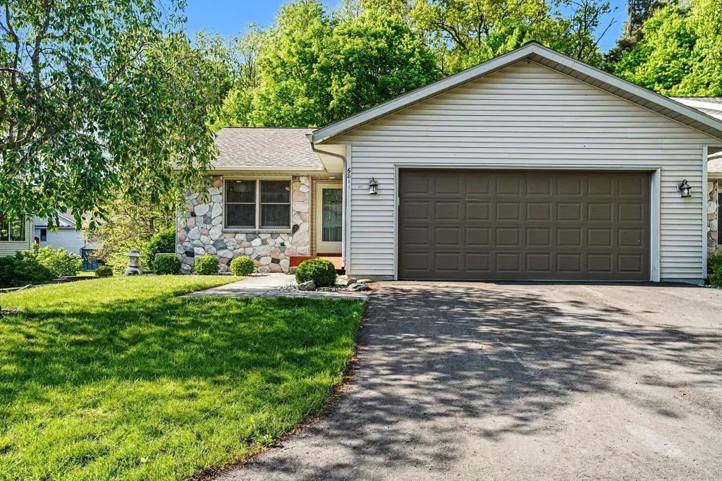 6811 Birdsong Avenue Texas Charter Township MI 49009