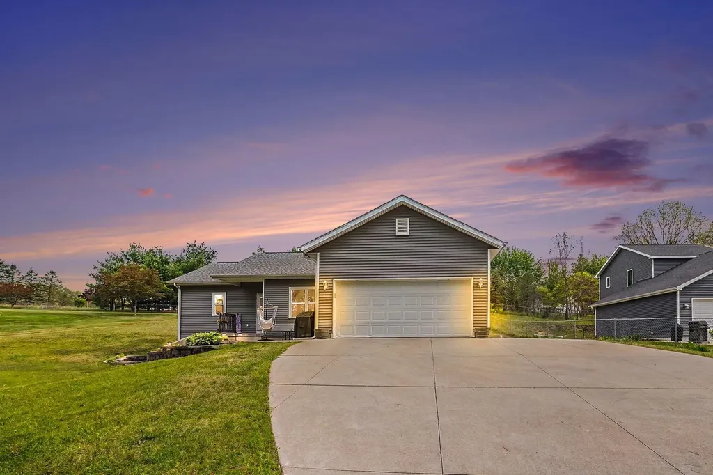 31800 Pine Ridge Circle Antwerp Township MI 49065