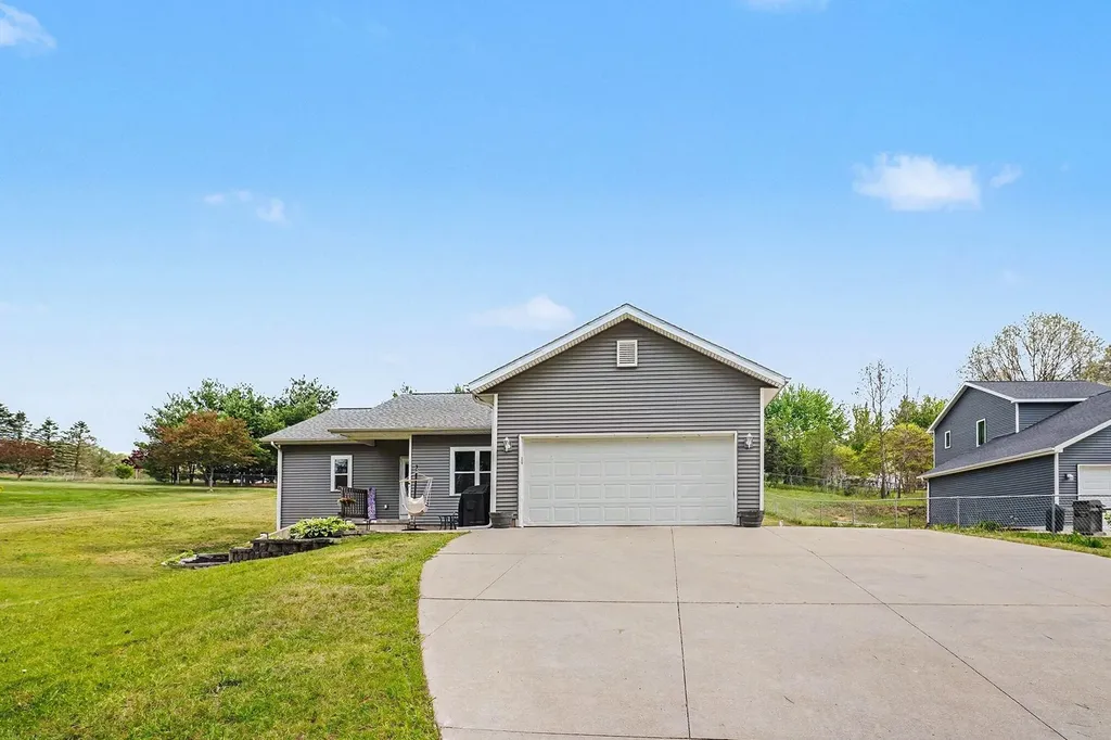 31800 Pine Ridge Circle Antwerp Township MI 49065