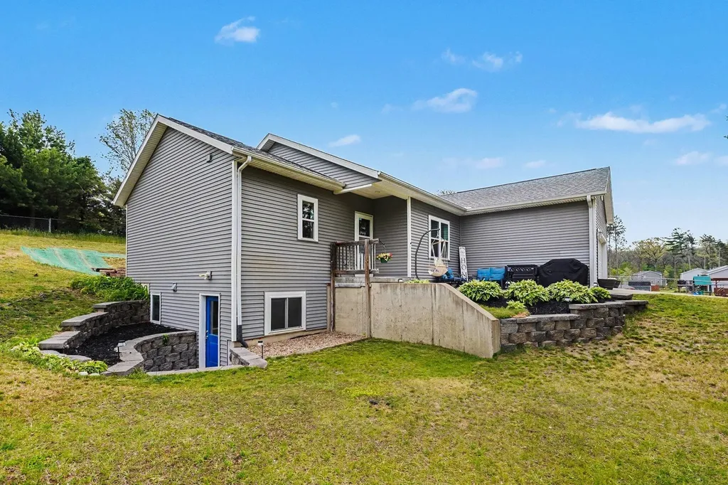 31800 Pine Ridge Circle Antwerp Township MI 49065