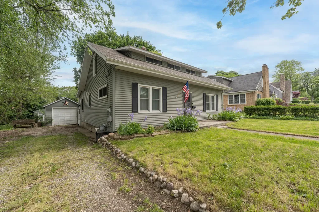 205 Parchmount Avenue Parchment City MI 49004
