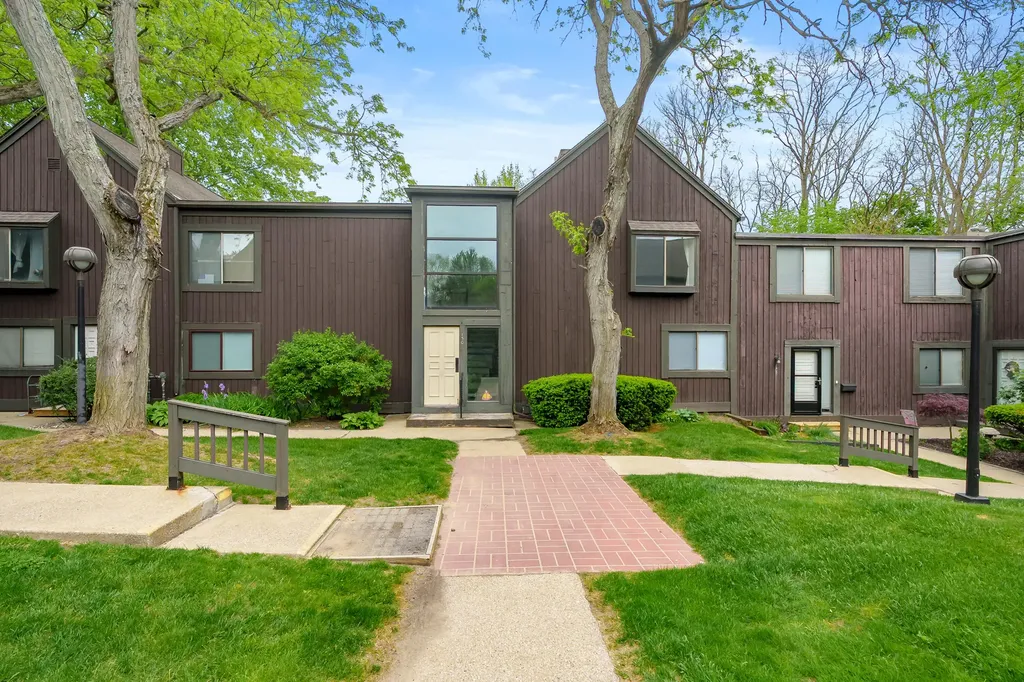 150 Carberry Hill Court Kalamazoo Charter Township MI 49006