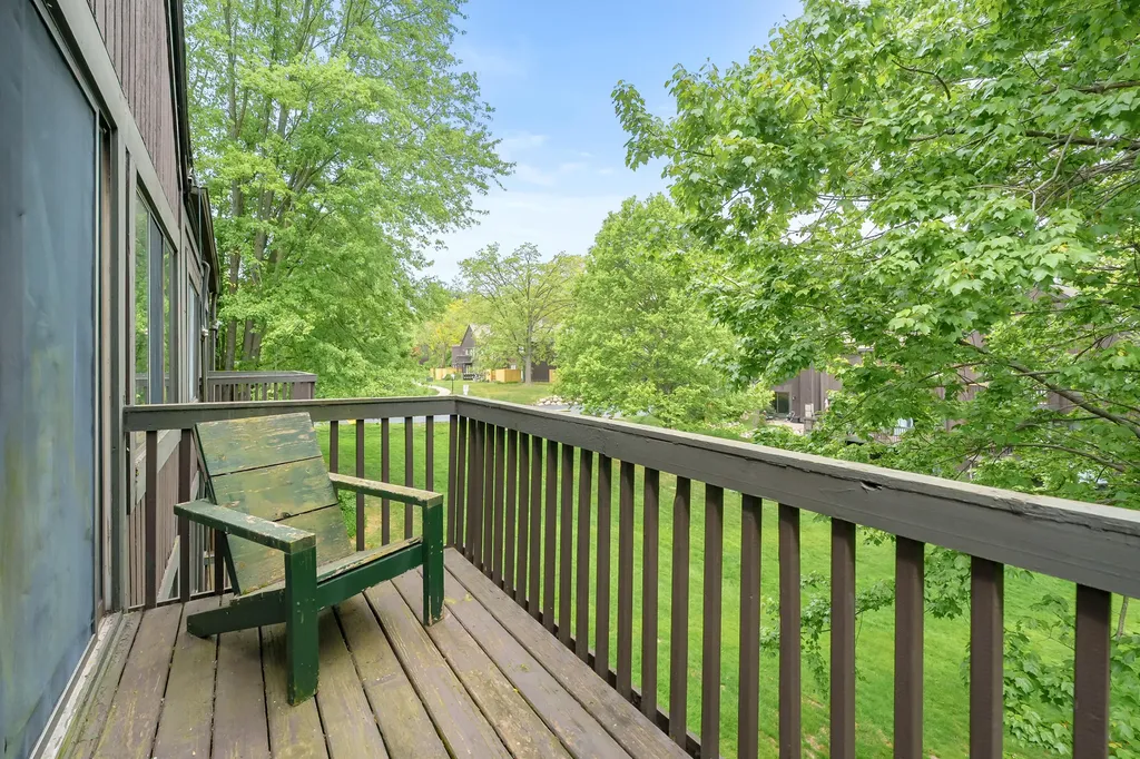 150 Carberry Hill Court Kalamazoo Charter Township MI 49006