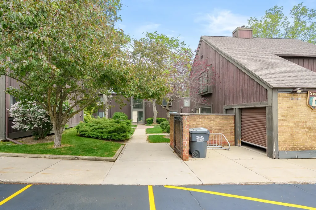 150 Carberry Hill Court Kalamazoo Charter Township MI 49006