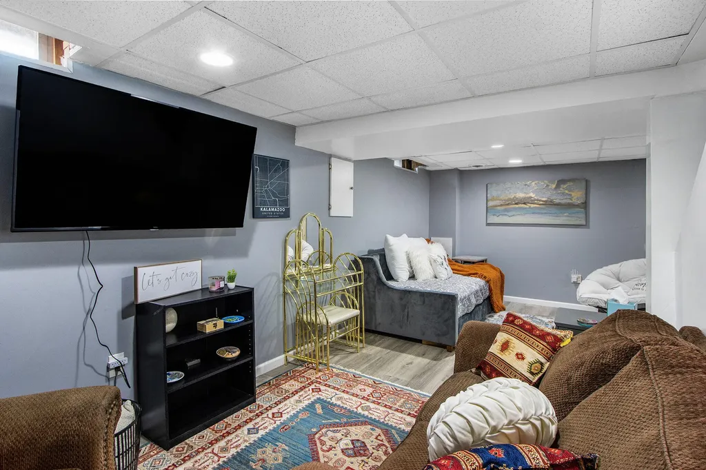 1420 Trimble Avenue Kalamazoo Charter Township MI 49048