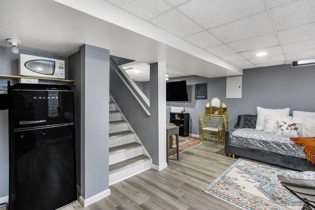 1420 Trimble Avenue Kalamazoo Charter Township MI 49048