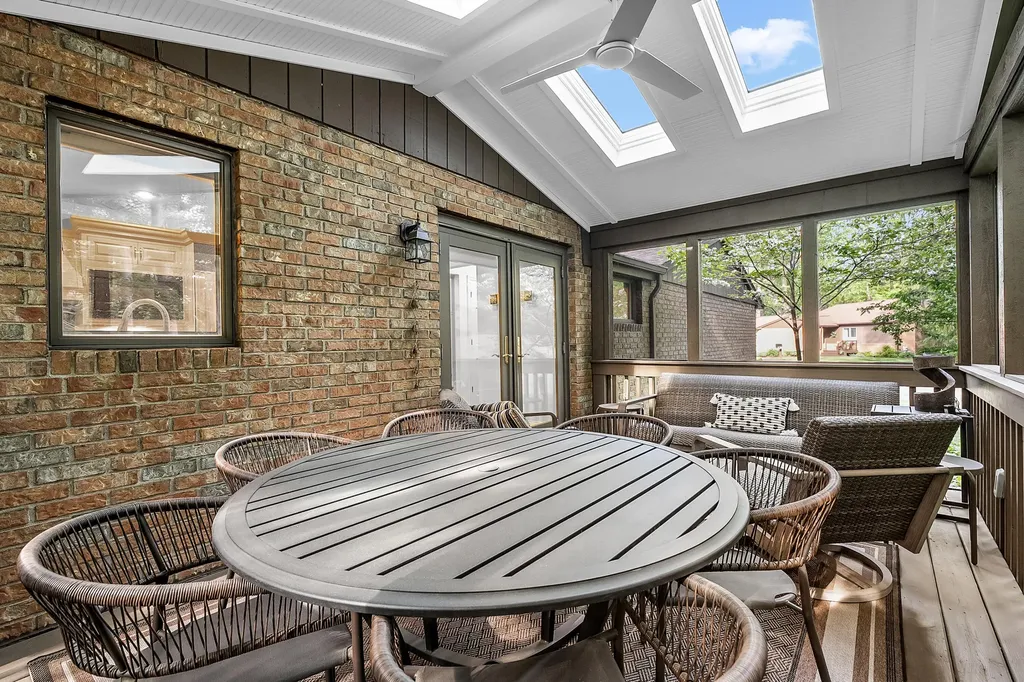 121 Pine Cove Circle Kalamazoo Charter Township MI 49006