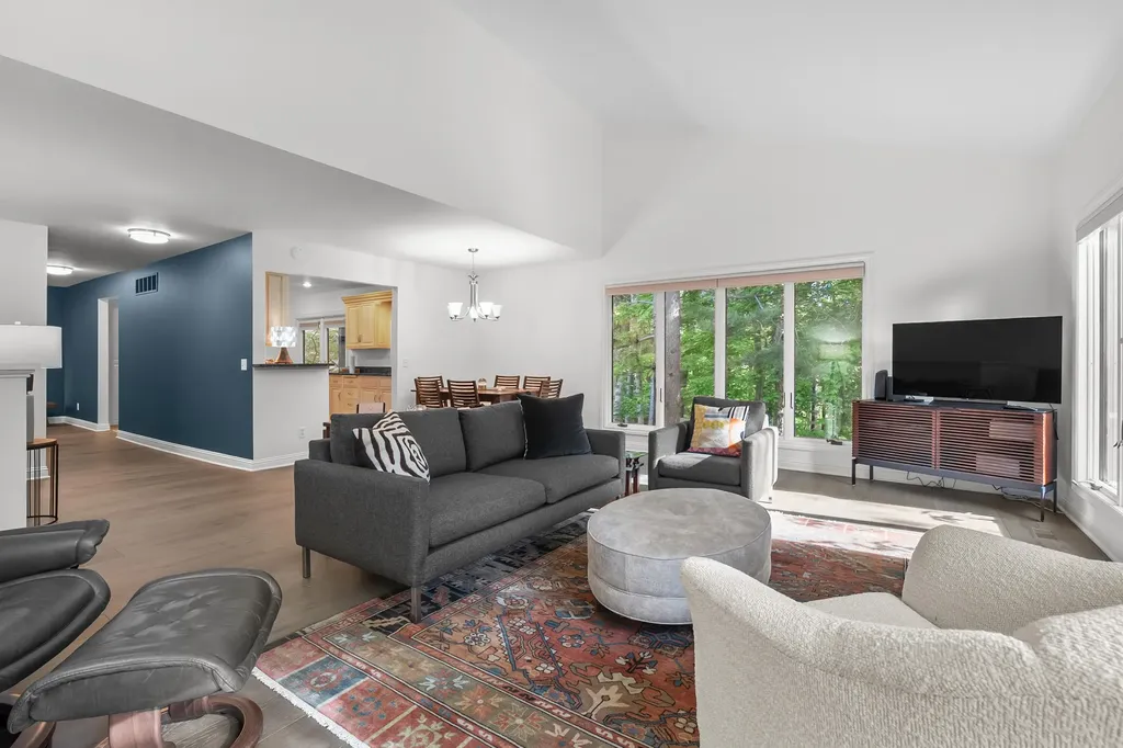 121 Pine Cove Circle Kalamazoo Charter Township MI 49006