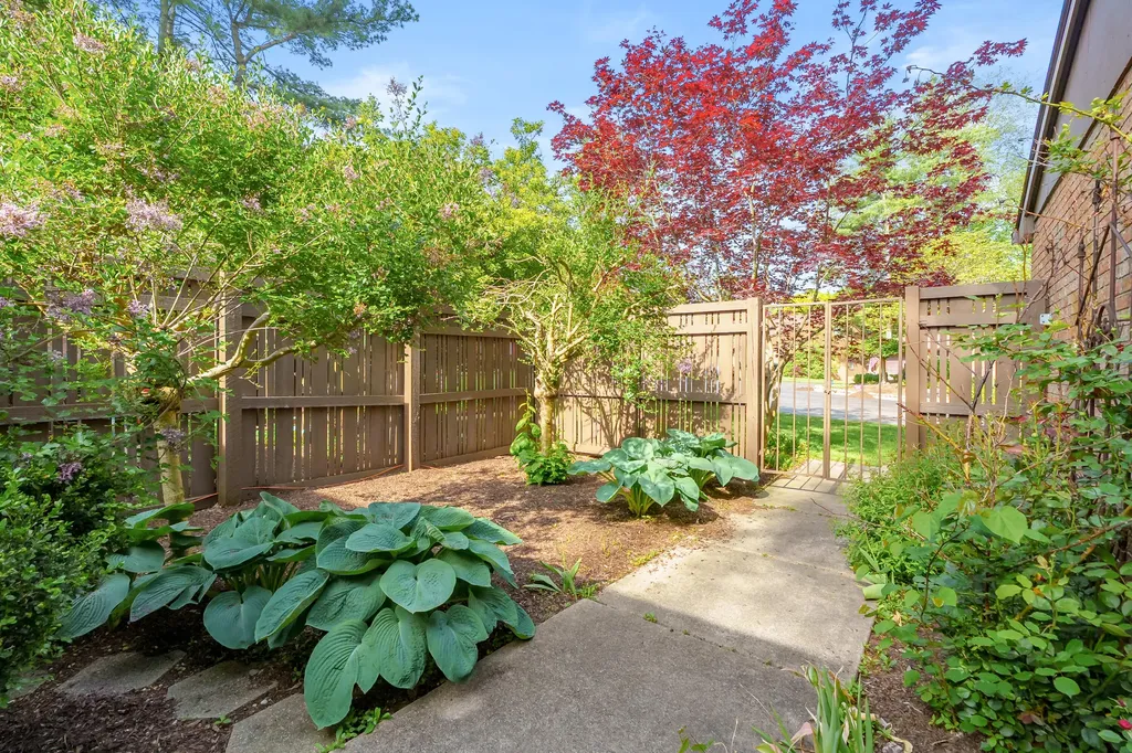 121 Pine Cove Circle Kalamazoo Charter Township MI 49006