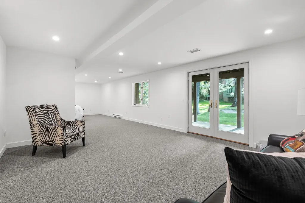 121 Pine Cove Circle Kalamazoo Charter Township MI 49006