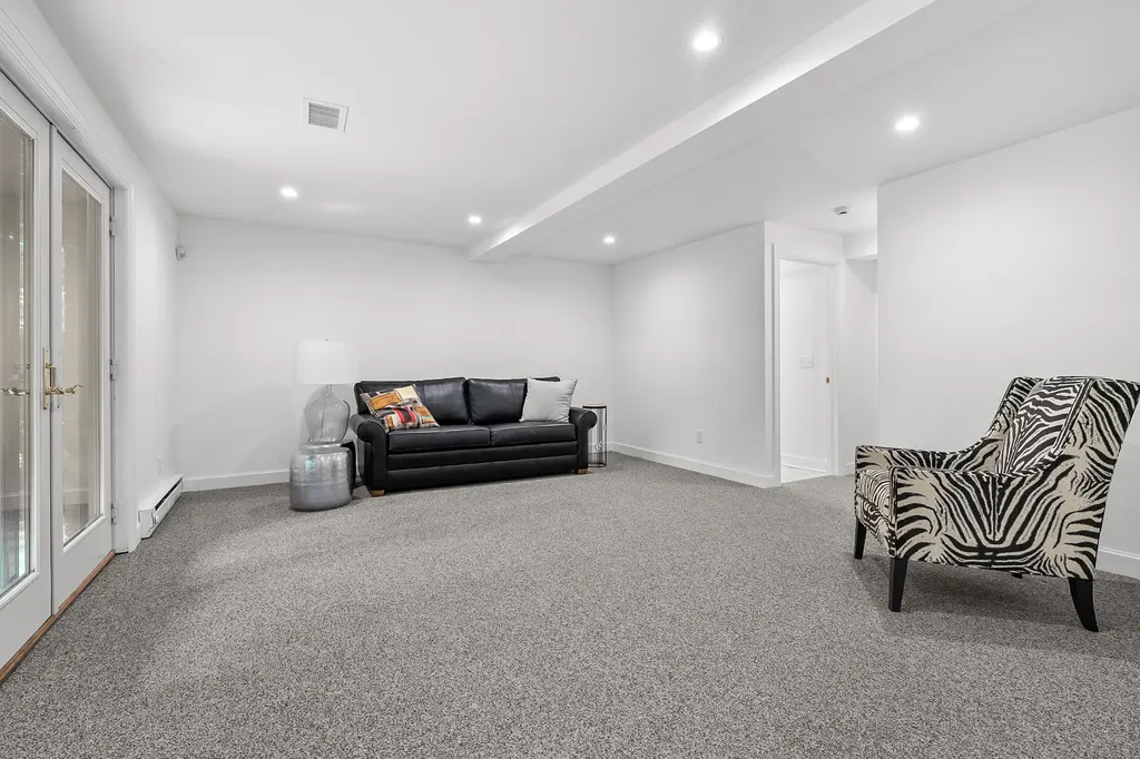 121 Pine Cove Circle Kalamazoo Charter Township MI 49006