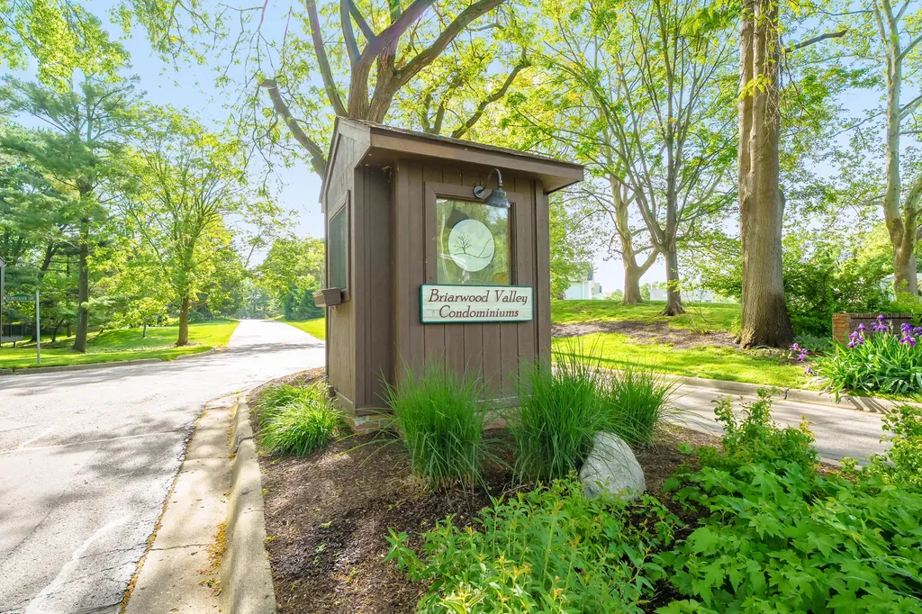 121 Pine Cove Circle Kalamazoo Charter Township MI 49006