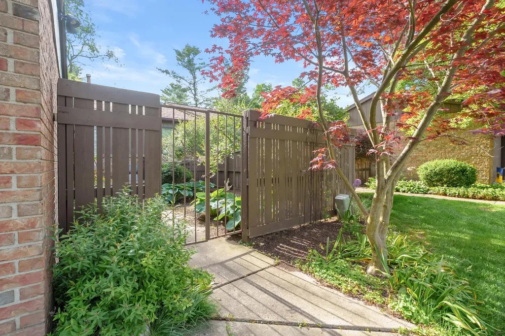 121 Pine Cove Circle Kalamazoo Charter Township MI 49006