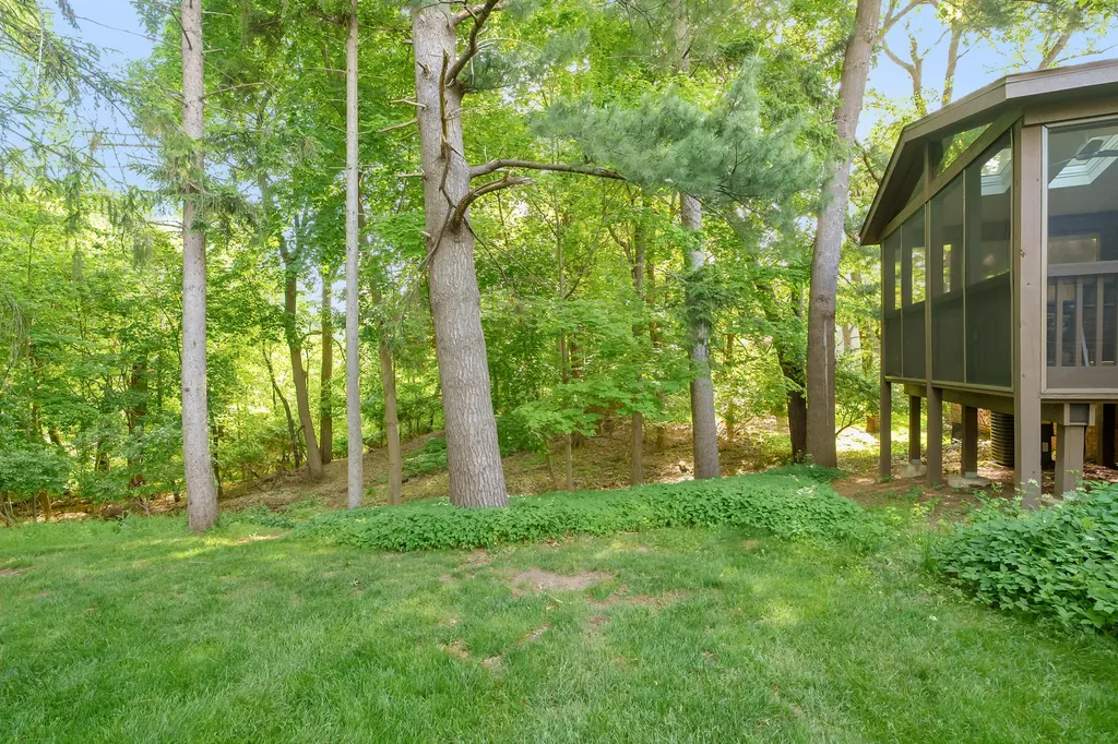 121 Pine Cove Circle Kalamazoo Charter Township MI 49006