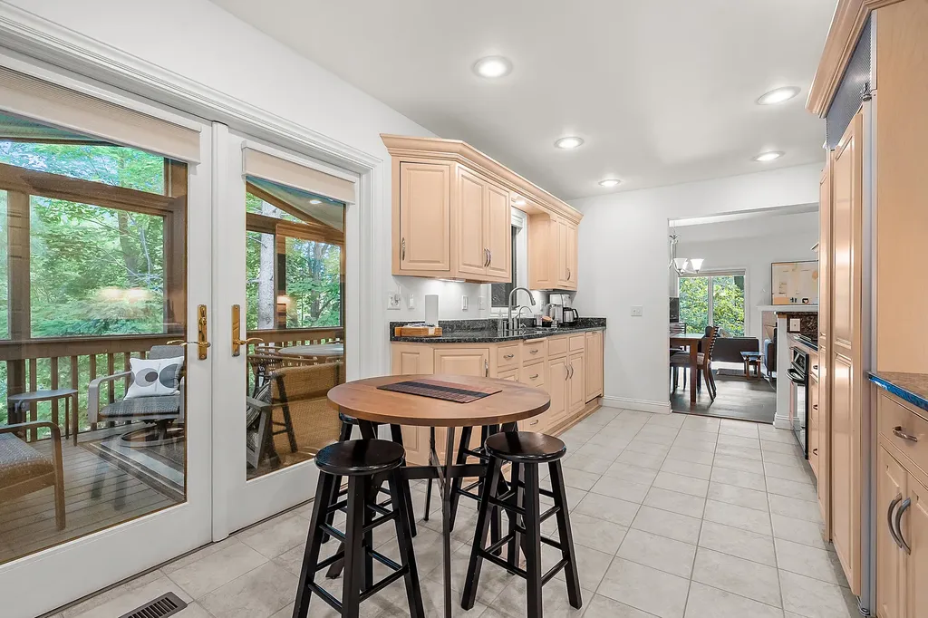 121 Pine Cove Circle Kalamazoo Charter Township MI 49006