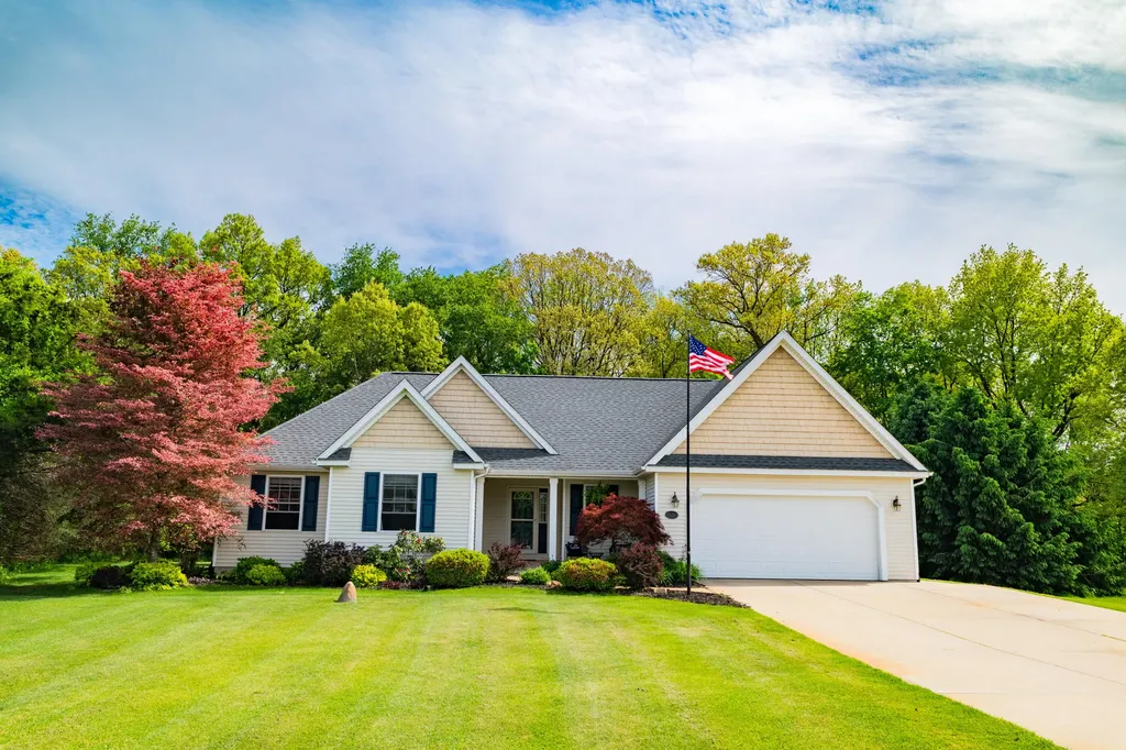 25283 Silver Oaks Boulevard Antwerp Township MI 49071