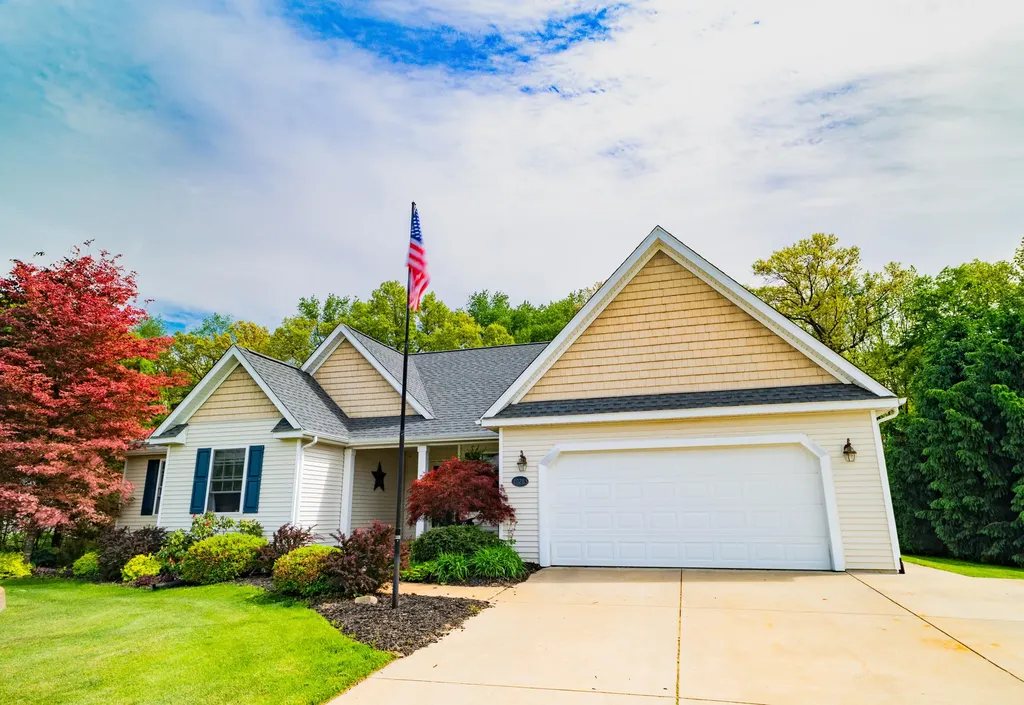 25283 Silver Oaks Boulevard Antwerp Township MI 49071