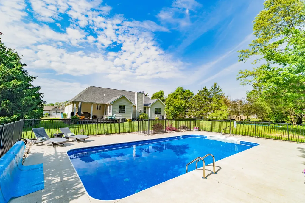 25283 Silver Oaks Boulevard Antwerp Township MI 49071