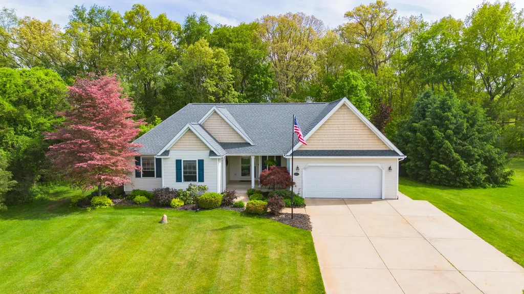 25283 Silver Oaks Boulevard Antwerp Township MI 49071