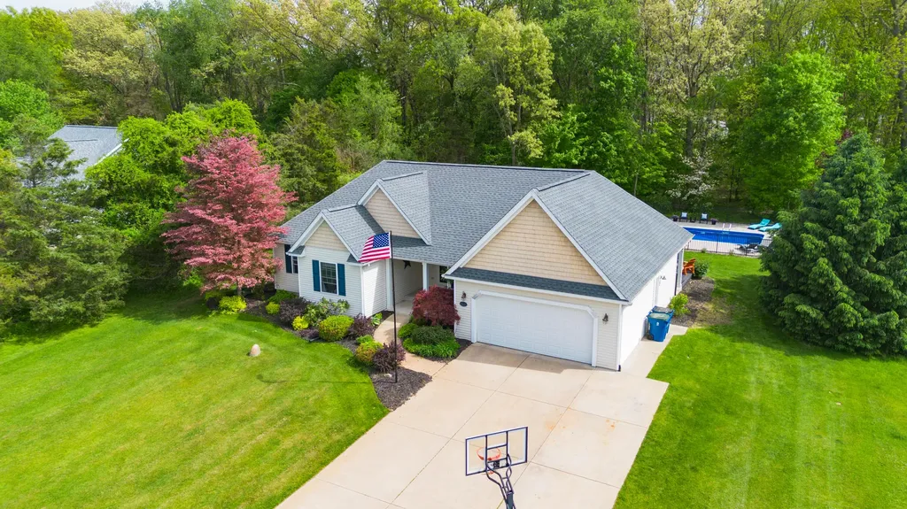 25283 Silver Oaks Boulevard Antwerp Township MI 49071