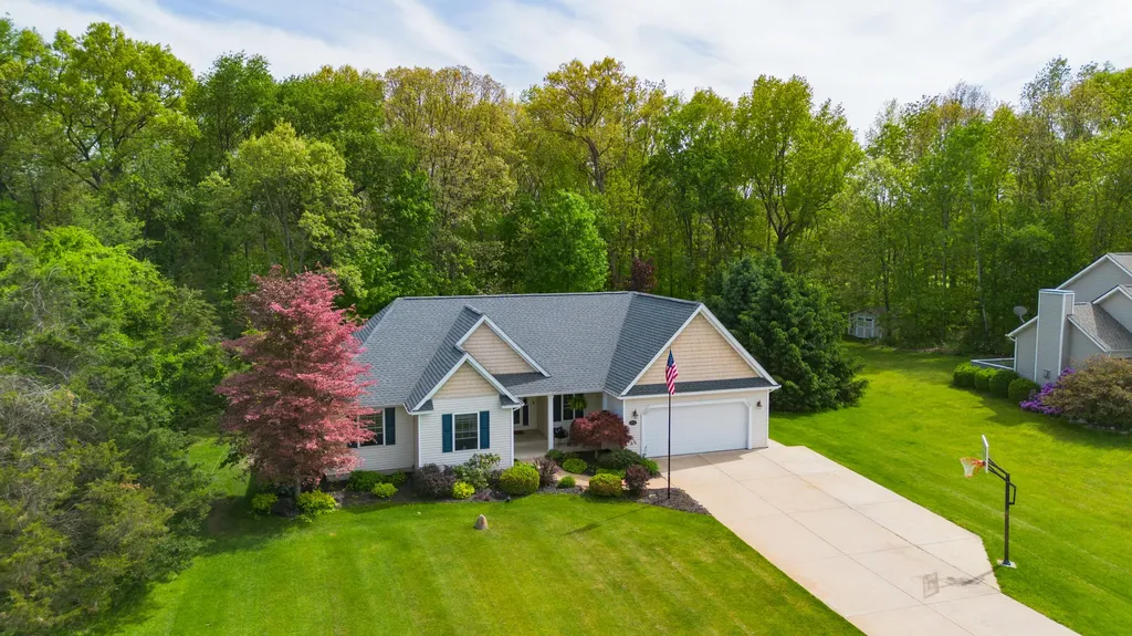 25283 Silver Oaks Boulevard Antwerp Township MI 49071